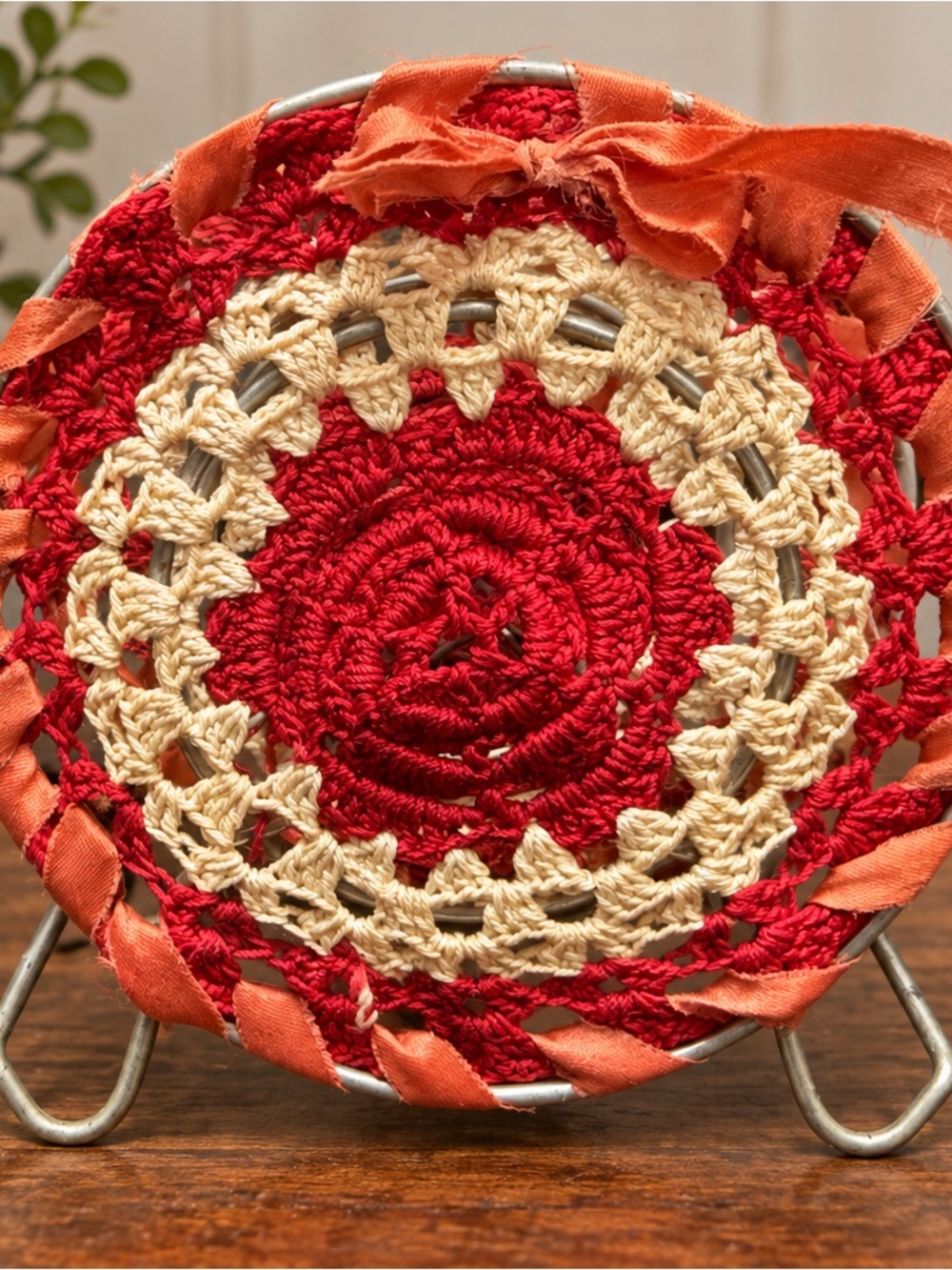 Vintage Handmade Crochet Napkin Holder Red Cream Ribbon Metal Stand